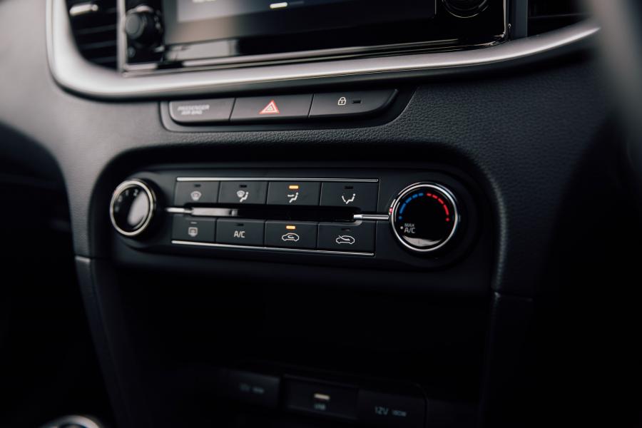 Детали интерьера Kia XCeed 1.0 T-GDi 2019 года  (UK) (фото 79 из 91)